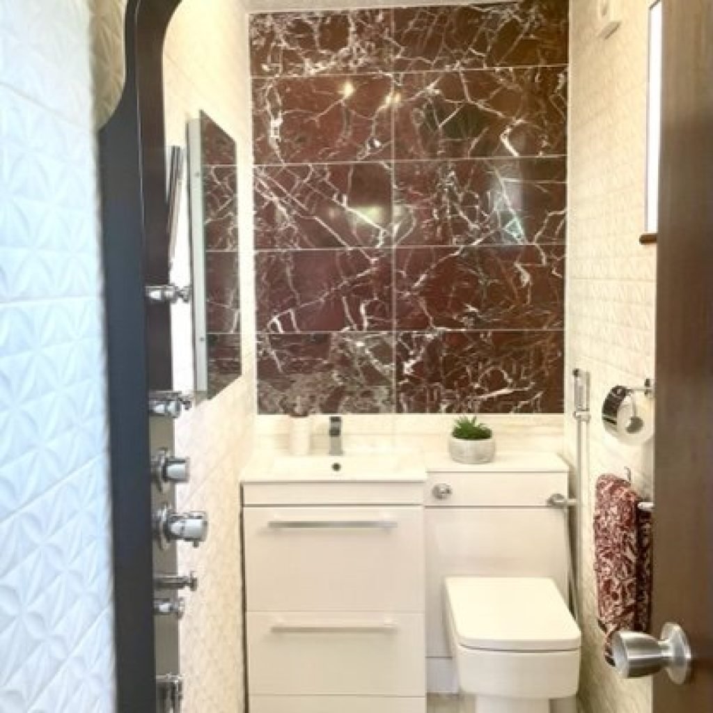 bathroom 1.jpg